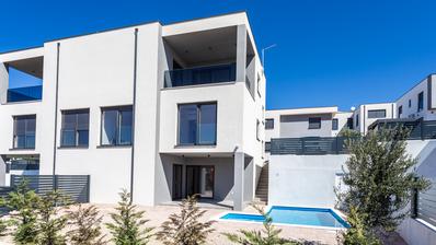 Vodice, moderne tomannsbolig med basseng, nybygg, 169,89 m²