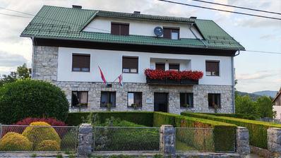 Vrbovsko - Gomirje, apartamento de dos habitaciones de 58,43 m² en el centro con plaza de aparcamiento