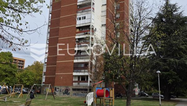 Apartamento exclusivo de três quartos no centro de Slavonski Brod com vista panorâmica