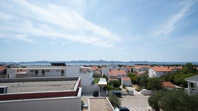 Zadar, Borik – trosobni dvoetažni stan s pogledom na more