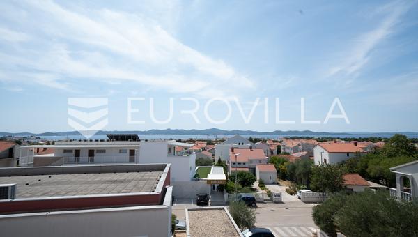 Zadar, Borik – trosobni dvoetažni stan s pogledom na more