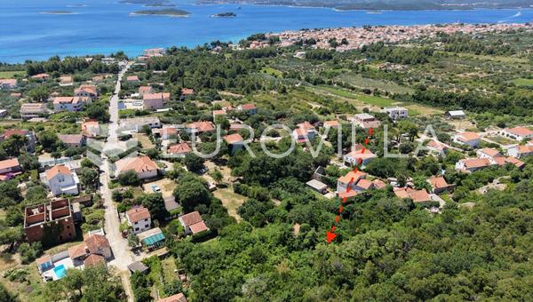 Pelješac, Orebić, građevinsko zemljište s tri kamene kuće