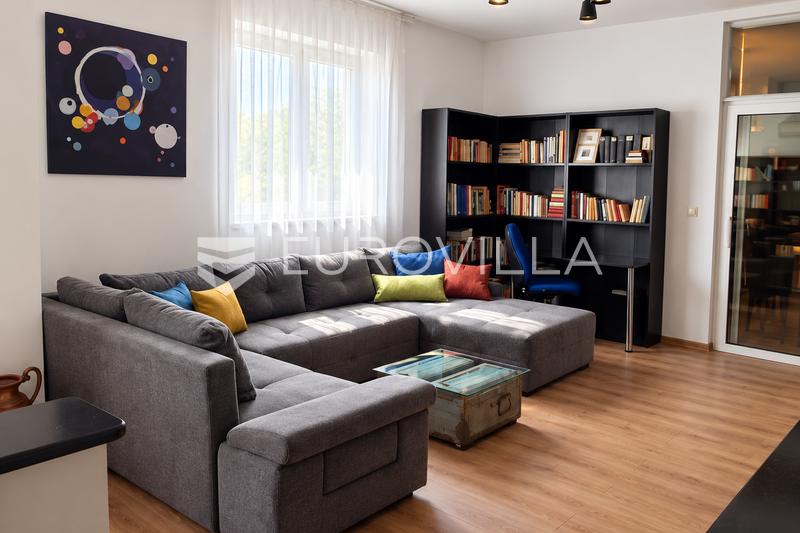 Viskovo, Sarsoni, fireværelses lejlighed, 107 m², første sal, altan - 1