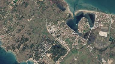 Zadar, Nin - Grundstück mit gültiger Baugenehmigung für Wohn- und Gewerbebau