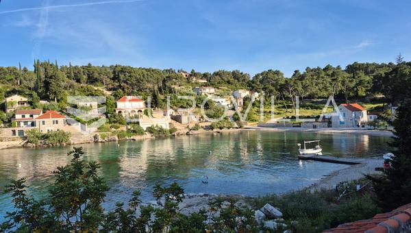 Šolta, Rogač, building plot with a surface area of 600 m²