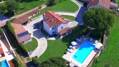 Istra, blizu Visnjana - cudovito posestvo, pocitniska hisa + hisa s 4 apartmaji