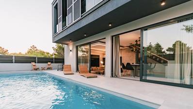 Vodice, luxe designvilla met zwembad, 300 meter van zee