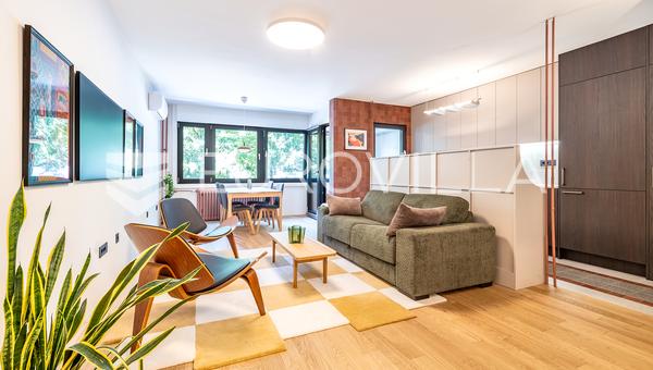 Zagreb, Jarun - a 200 metros - apartamento de dois quartos com 2 garagens e loggia
