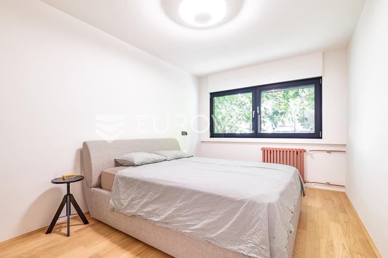 Zagreb, Jarun - a 200 metros - apartamento de dois quartos com 2 garagens e loggia - 8
