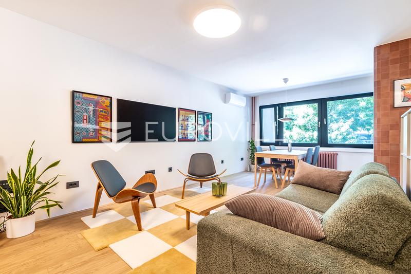 Zagreb, Jarun - a 200 metros - apartamento de dois quartos com 2 garagens e loggia - 2