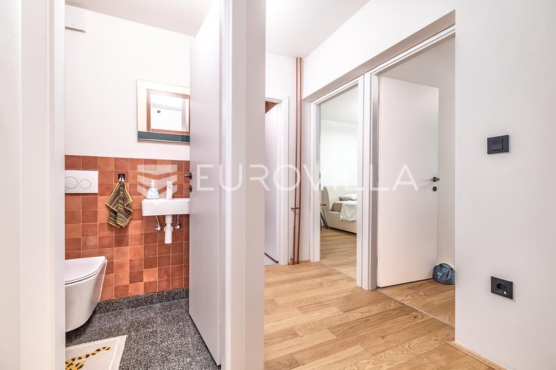 Zagreb, Jarun - a 200 metros - apartamento de dois quartos com 2 garagens e loggia - 7