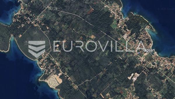 Ugljan, građevinsko zemljište 100 m od mora s otvorenim pogledom, vrhunskim potencijalom