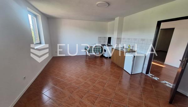 Slunj, Donji Furjan, talo 170 m², hiljattain remontoitu