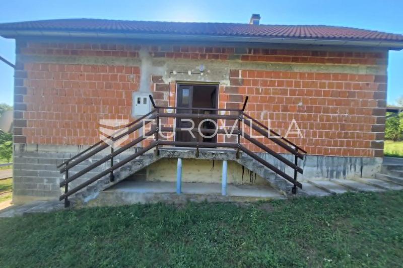 Slunj, Donji Furjan, dom 170 m², świeżo wyremontowany - 12