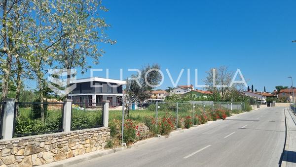 Istra, Pula, moderna vila s infinity bazenom, 1 km od mora, mirna lokacija