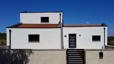 Istra, Pula, moderna samostojeća vila s pogledom u zelenilo, mirna oaza