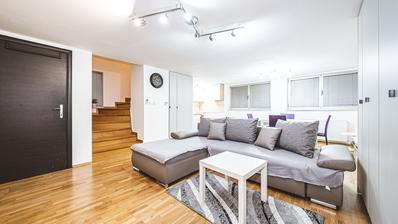 Zagreb, Centar, Draškovićeva ulica, dvoetažan trosoban stan neto površine 85 m²