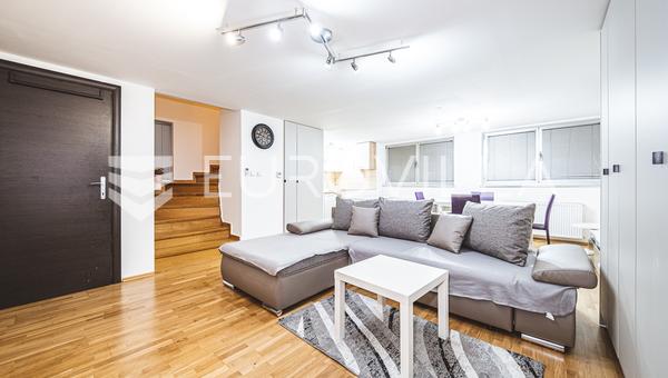 Zagreb, Draškovićeva, two-story, three-room apartment, 85 m²