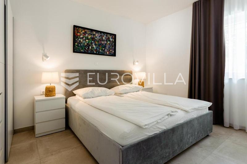Trogir, casa bifamiliare recentemente ristrutturata vicino al centro - 10
