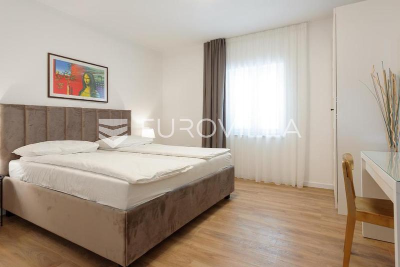 Trogir, casa bifamiliare recentemente ristrutturata vicino al centro - 9
