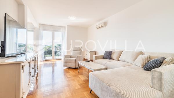 Zagreb, Vrhovec, odličan četverosoban stan s garažom, 128 m²