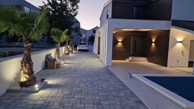 Zadar, Vir - Modern Semi-Detached House with Two Apartments and a Pool Near Jadro Beach