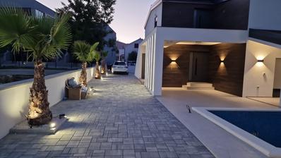 Zadar, Vir - Moradia geminada moderna com dois apartamentos e uma piscina perto da Praia de Jadro