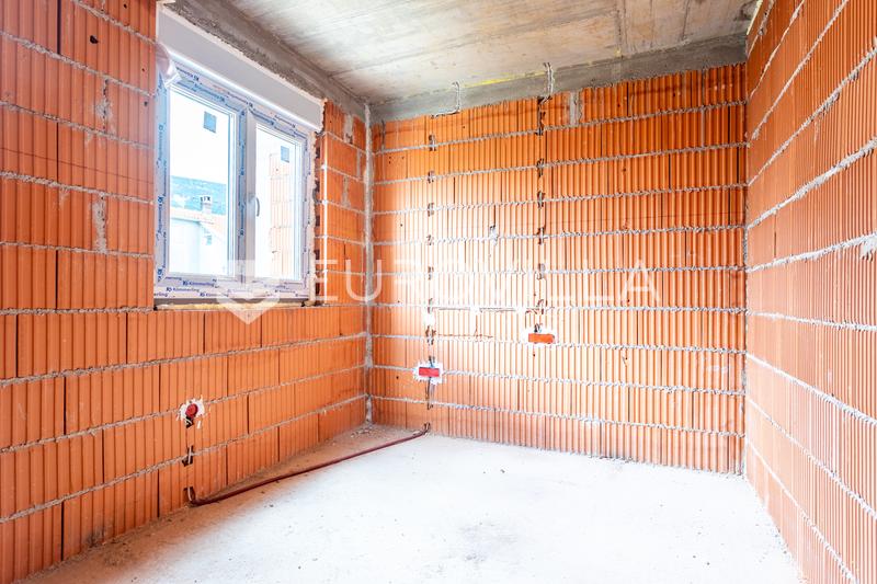 Kaštel Lukšić, třípokojový penthouse se střešní terasou a dvěma parkovacími místy - 23