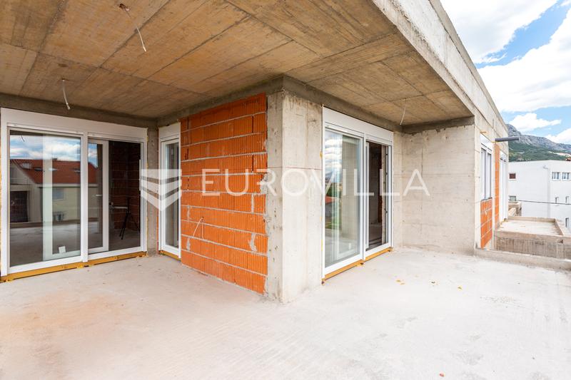 Kaštel Lukšić, třípokojový penthouse se střešní terasou a dvěma parkovacími místy - 30