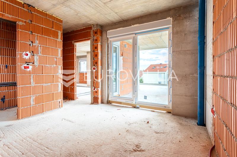 Kaštel Lukšić, třípokojový penthouse se střešní terasou a dvěma parkovacími místy - 26