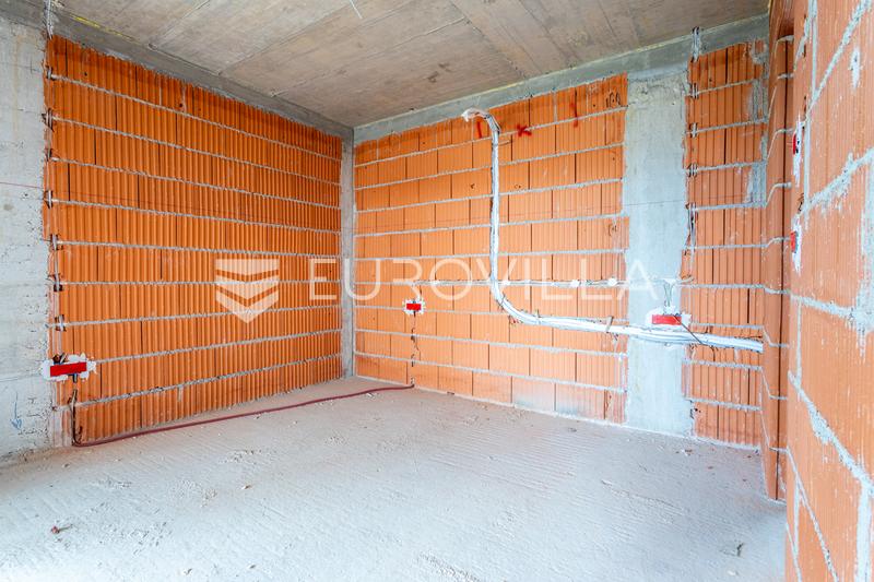 Kaštel Lukšić, třípokojový penthouse se střešní terasou a dvěma parkovacími místy - 25