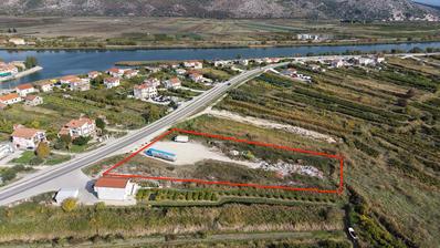 Opuzen, terreno, a destinazione edificabile e agricola