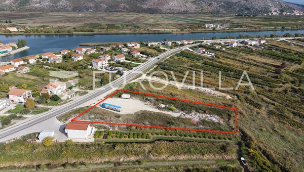 Opuzen, terreno, a destinazione edificabile e agricola