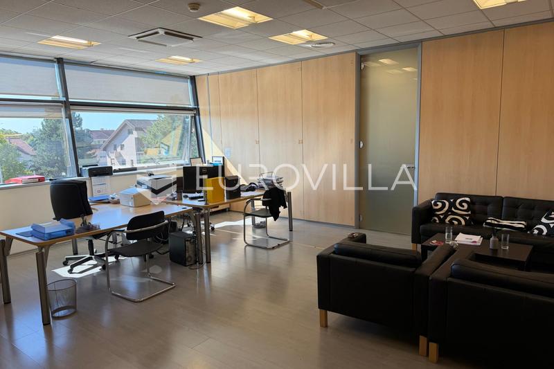 Zagreb, Zitnjak, kantoor- en magazijngebouw 9.540 m² op een perceel van 9.600 m² - 1