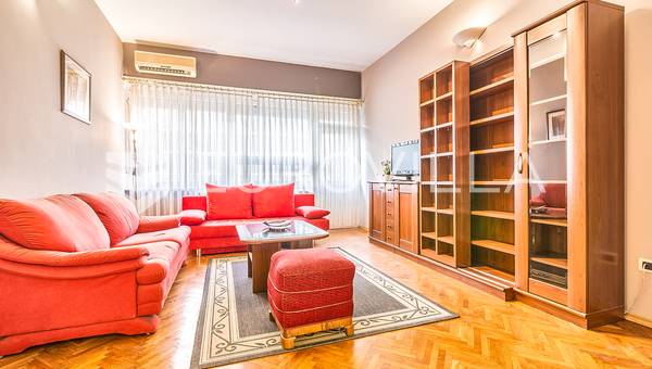 Zagreb, Centro, cerca del hotel Sheraton, apartamento de un dormitorio de 72 m² con logia y balcón