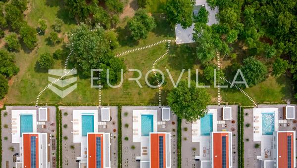 Istrien, Labin - toppmodern villa "E", uppvärmd pool 48 m2, 2642 m2 anlagd trädgård