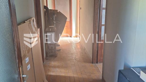 Karlovac, Borlin'de 200 m² Ev, Mükemmel Konumda
