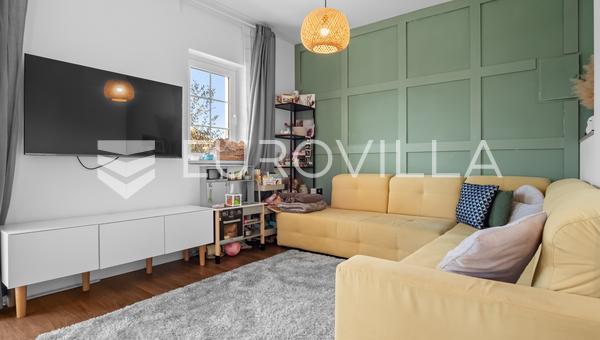Istria, Funtana - nyrenovert leilighet på 60 m² i høy førsteetasje med en vakker hage