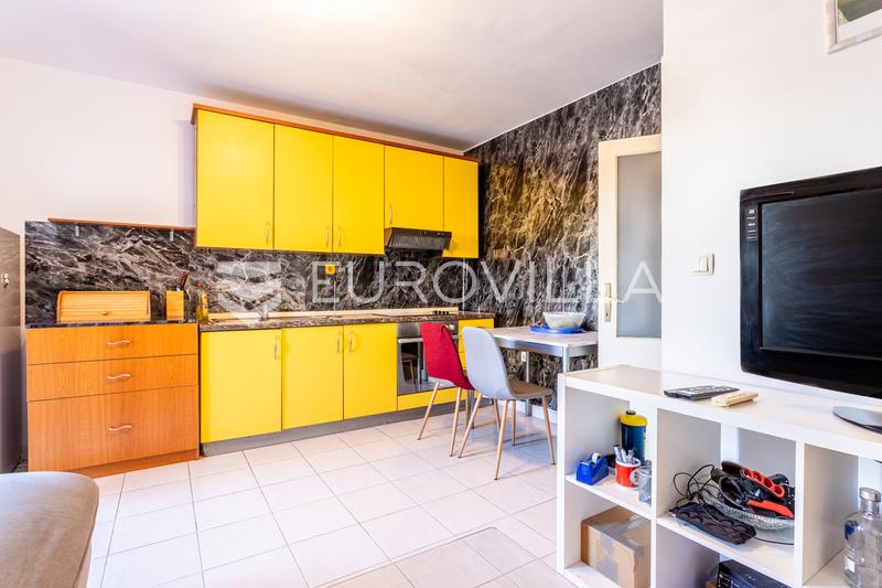 Split, Kman, funkcionalan jednosoban stan na prvom katu