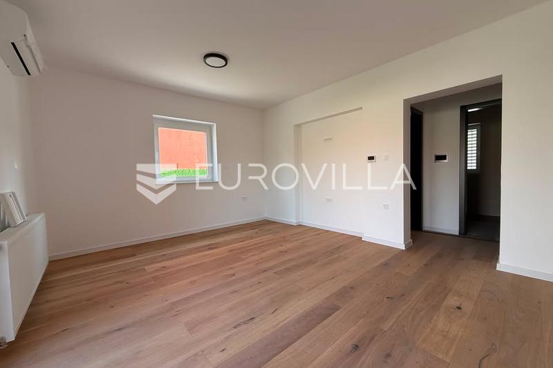 Osijek, Cepin, 40 m² bahçeli ve otoparklı tek yatak odalı daire - 2