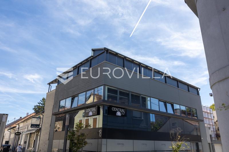 Slavonski Brod Bymidte - 70 m² Lejlighed med Terrasse og Privat Parkering - 15