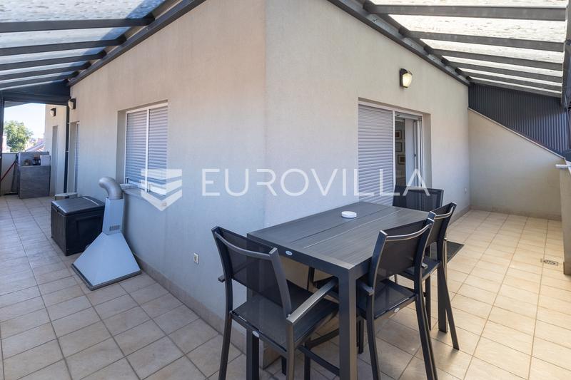 Slavonski Brod Bymidte - 70 m² Lejlighed med Terrasse og Privat Parkering - 13