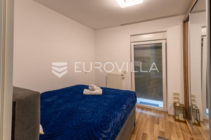 Slavonski Brod Bymidte - 70 m² Lejlighed med Terrasse og Privat Parkering - 7