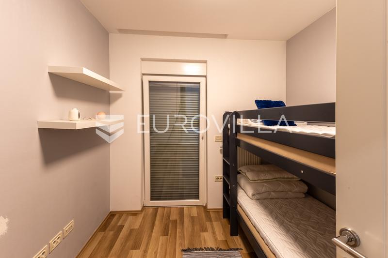 Slavonski Brod Bymidte - 70 m² Lejlighed med Terrasse og Privat Parkering - 6