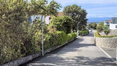 Malinska, Vantačići, etværelses lejlighed med stue, balkon og havudsigt, lige ved stranden