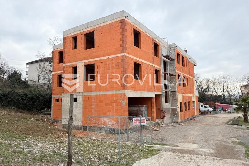 Viškovo, Marinići, NOVOGRADNJA, trosoban stan 68 m², parking