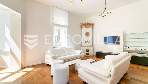 Záhřeb, Zrinjevac, luxusní zařízený vícepokojový byt, NKP 220 m2, první patro