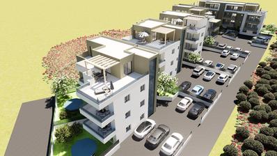 Trogir, apartamento de dois quartos no segundo andar com varanda e lugar de estacionamento