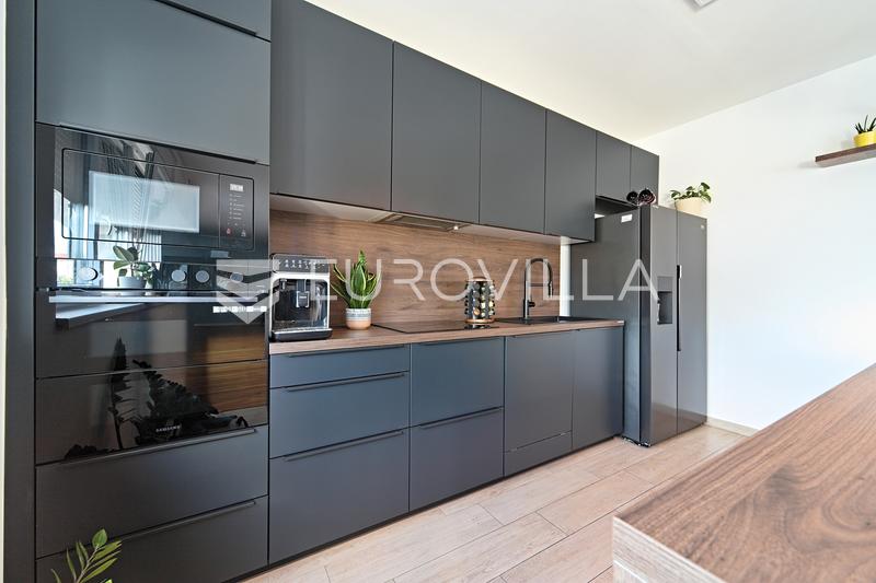 Osijek, Retfala, prodaja moderno i elegantno uređenog stana površine 97,86 m², s garažnim parkingom - 6