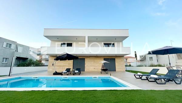 Vodice, gyönyörű villa apartmanokkal